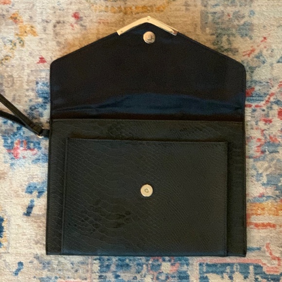 Chic Black Clutch/Wristlet - Picture 3 of 5